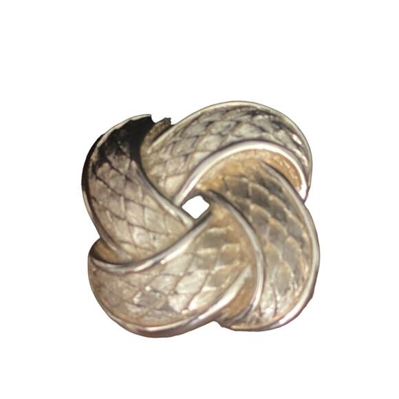Vintage goldtone Burberry designer pin - Picture 1 of 8